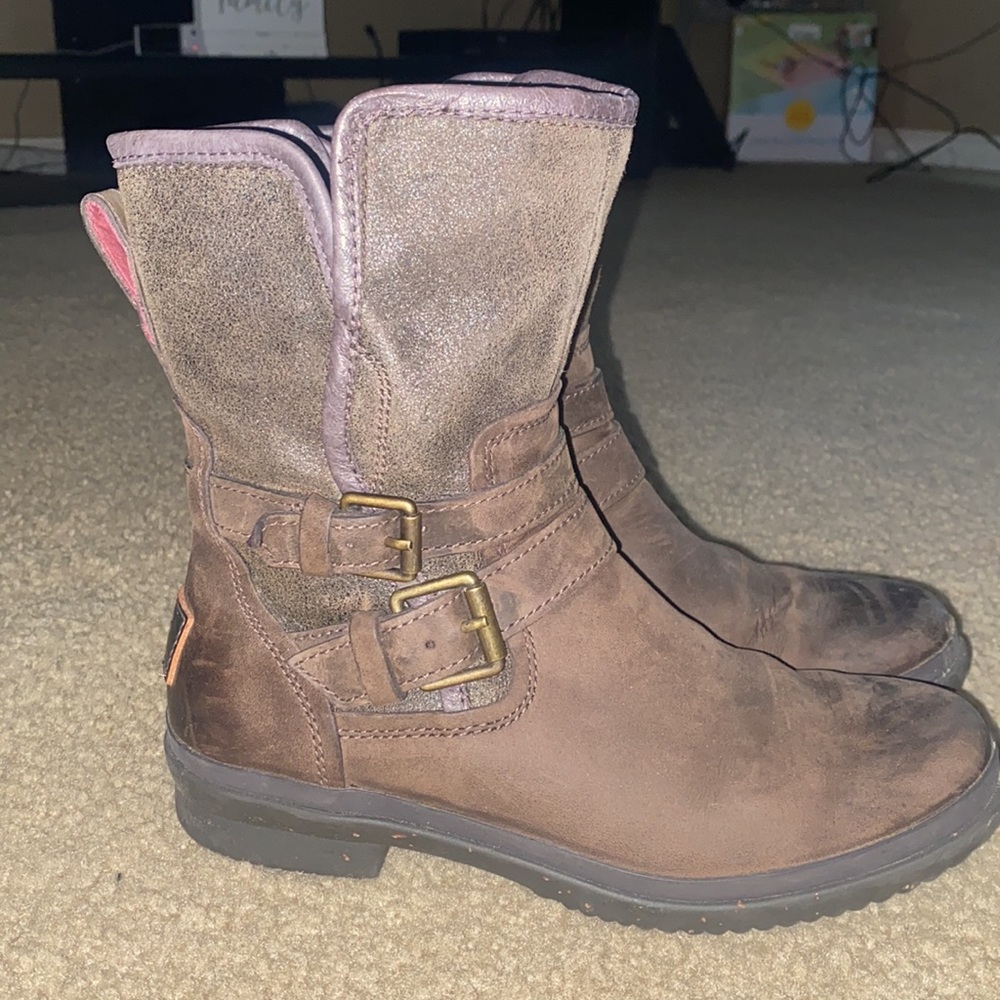 Boots - Picture 3 of 5